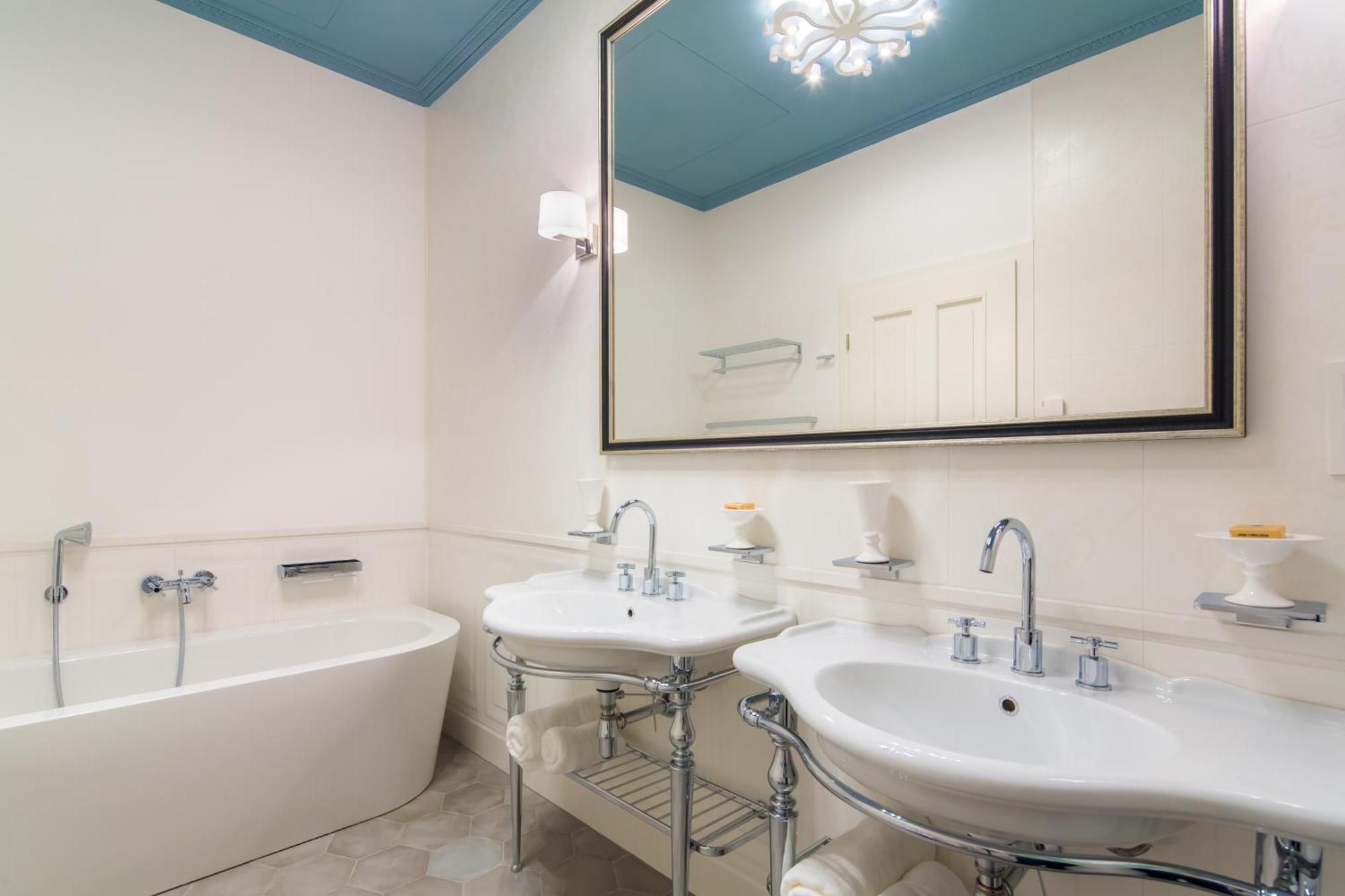 Rubin Luxury Apartments (Adults Only) Karlovy Vary Oda fotoğraf